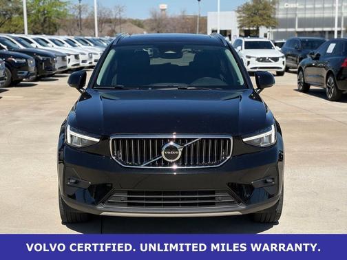 Onyx Black Metallic 2023 Volvo XC40 B5 Plus Bright Theme