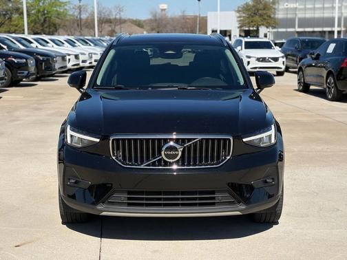 2023 Volvo XC40 B5 Plus Bright Theme