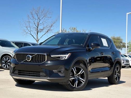2023 Volvo XC40 B5 Plus Bright Theme
