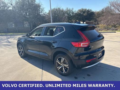 2023 Volvo XC40 B5 Plus Bright Theme