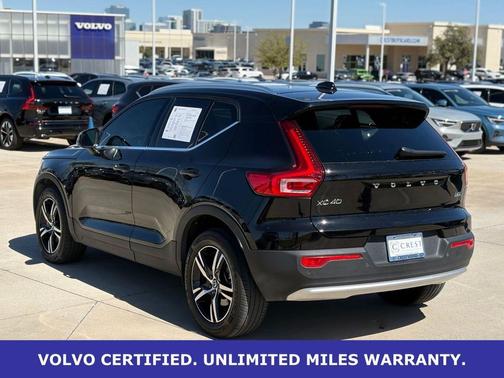Onyx Black Metallic 2023 Volvo XC40 B5 Plus Bright Theme