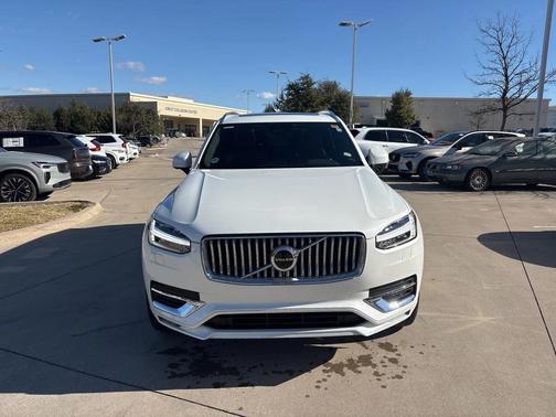 2024 Volvo XC90 B5 Plus
