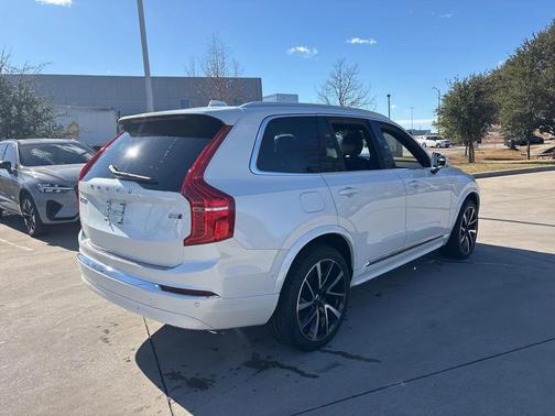 2024 Volvo XC90 B5 Plus