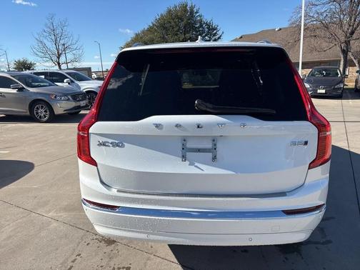 2024 Volvo XC90 B5 Plus