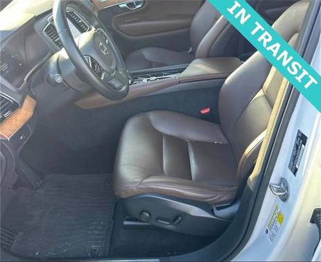 2024 Volvo XC90 B5 Plus