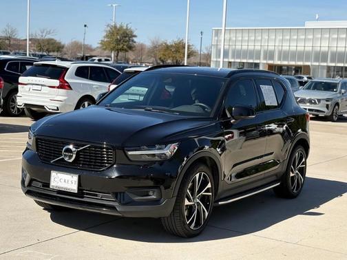 2022 Volvo XC40 T5 R-Design