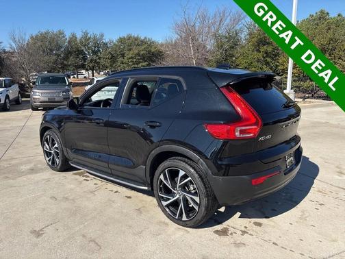 2022 Volvo XC40 T5 R-Design