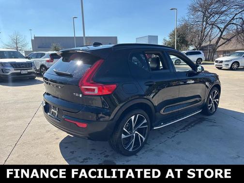 2022 Volvo XC40 T5 R-Design