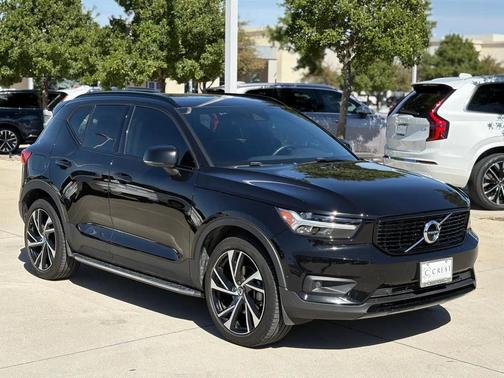 2022 Volvo XC40 T5 R-Design