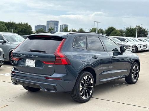2026 Volvo XC60 B5 Plus