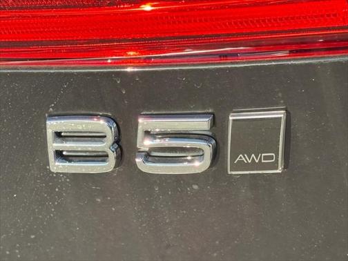 2025 Volvo XC60 B5 Ultra