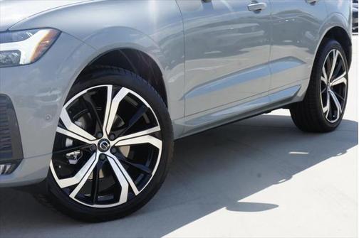 2025 Volvo XC60 B5 Ultra