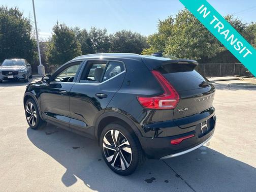 Onyx Black Metallic 2024 Volvo XC40 Ultimate