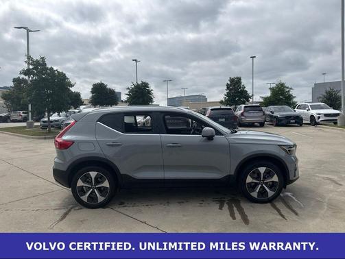 Vapour Gray Metallic 2025 Volvo XC40 B5 Plus Bright Theme
