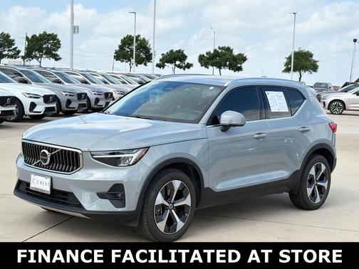 Vapour Gray Metallic 2025 Volvo XC40 B5 Plus Bright Theme