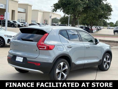 Vapour Gray Metallic 2025 Volvo XC40 B5 Plus Bright Theme