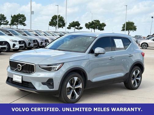 Vapour Gray Metallic 2025 Volvo XC40 B5 Plus Bright Theme
