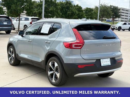Vapour Gray Metallic 2025 Volvo XC40 B5 Plus Bright Theme