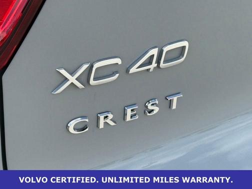 Vapour Gray Metallic 2025 Volvo XC40 B5 Plus Bright Theme