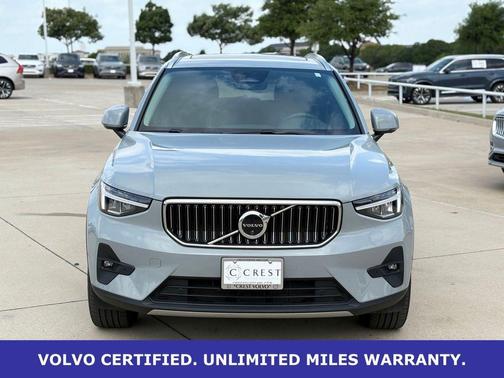 Vapour Gray Metallic 2025 Volvo XC40 B5 Plus Bright Theme