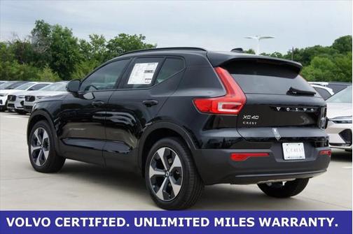 2025 Volvo XC40 B5 Plus Dark Theme