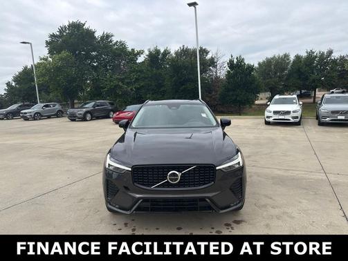 Platinum Grey Metallic 2025 Volvo XC60 B5 Plus