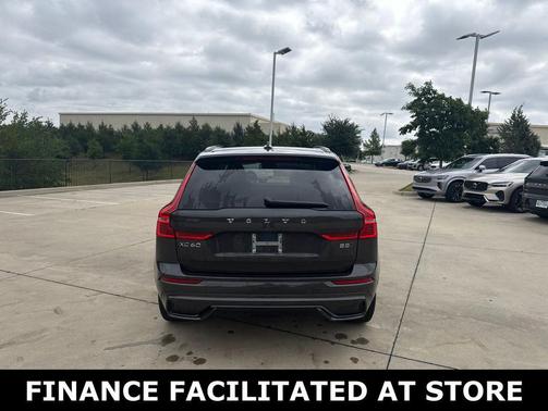 Platinum Grey Metallic 2025 Volvo XC60 B5 Plus