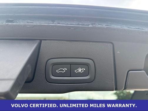 Platinum Grey Metallic 2025 Volvo XC60 B5 Plus