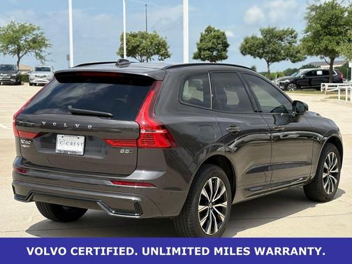 Platinum Grey Metallic 2025 Volvo XC60 B5 Plus