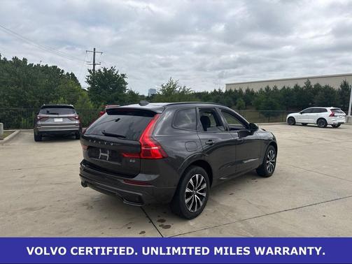 Platinum Grey Metallic 2025 Volvo XC60 B5 Plus