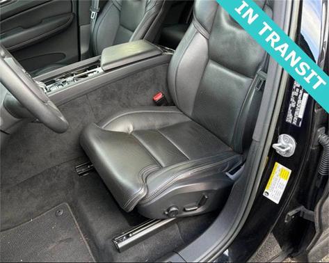 2023 Volvo XC60 B5 Ultimate Dark Theme