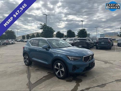 Fjord Blue Metallic 2025 Volvo XC40 B5 Plus Bright Theme