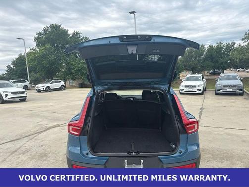 Fjord Blue Metallic 2025 Volvo XC40 B5 Plus Bright Theme