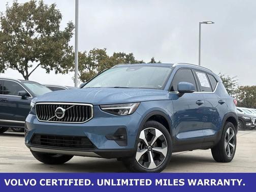 2023 Volvo XC40 B5 Plus Bright Theme