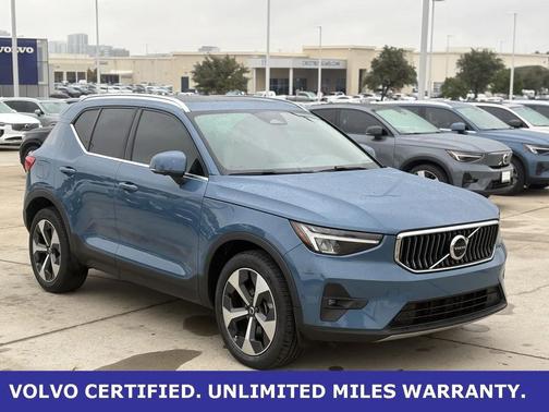 2023 Volvo XC40 B5 Plus Bright Theme