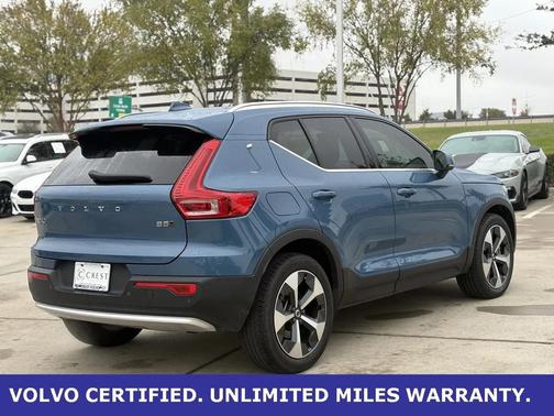 2023 Volvo XC40 B5 Plus Bright Theme