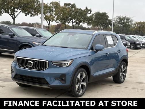 2023 Volvo XC40 B5 Plus Bright Theme