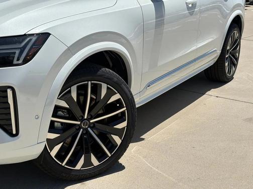 Crystal White 2026 Volvo XC90 B6 Ultra 7-Seater