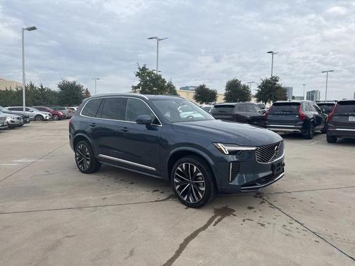 2025 Volvo XC90 B6 Plus 7-Seater