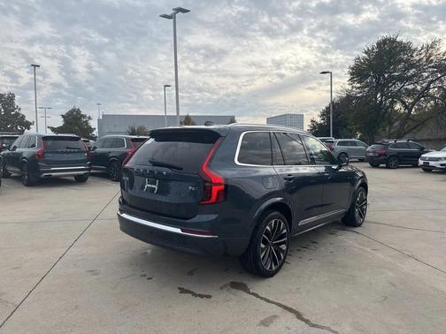 2025 Volvo XC90 B6 Plus 7-Seater