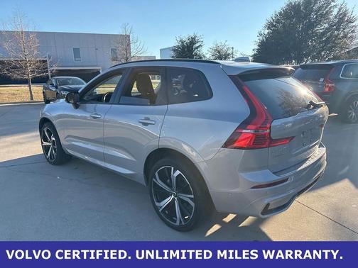 2023 Volvo XC60 B5 Ultimate Dark Theme