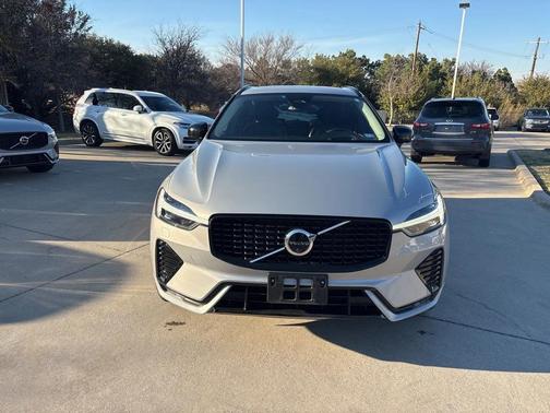 2023 Volvo XC60 B5 Ultimate Dark Theme