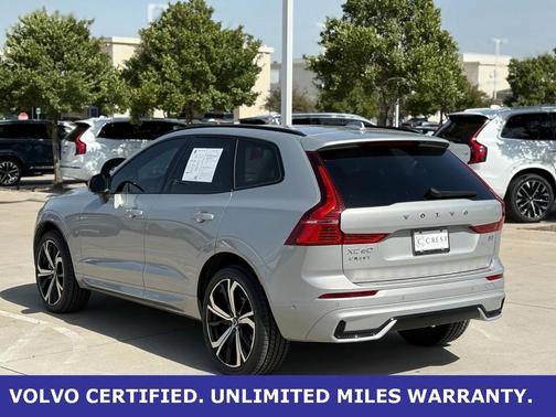 2023 Volvo XC60 B5 Ultimate Dark Theme