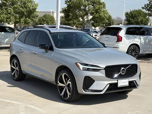 2023 Volvo XC60 B5 Ultimate Dark Theme