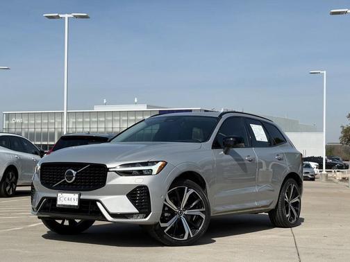 2023 Volvo XC60 B5 Ultimate Dark Theme