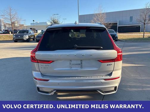 2023 Volvo XC60 B5 Ultimate Dark Theme