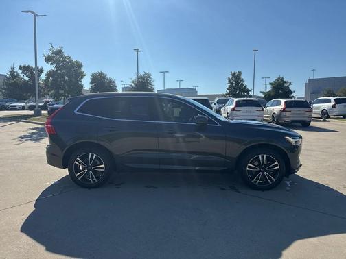 2021 Volvo XC60 T5 Momentum