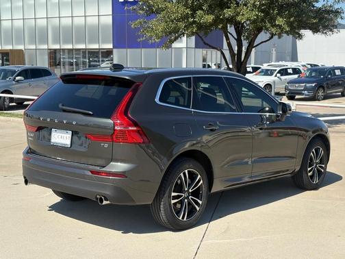 2021 Volvo XC60 T5 Momentum