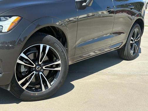 2021 Volvo XC60 T5 Momentum