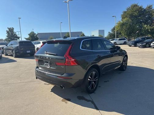 2021 Volvo XC60 T5 Momentum